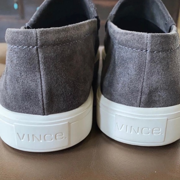 NWT VINCE CAMUTO “Bowen” Slip-Ons SZ 10 - Picture 2 of 4